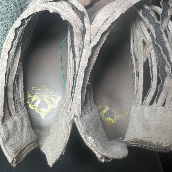 Strappy Weaver Fergilicious Taupe Booties, size 10M - Picture 11 of 15
